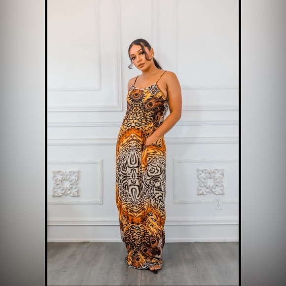Elegant Animal Print Maxi Dress - Picture 5 of 5